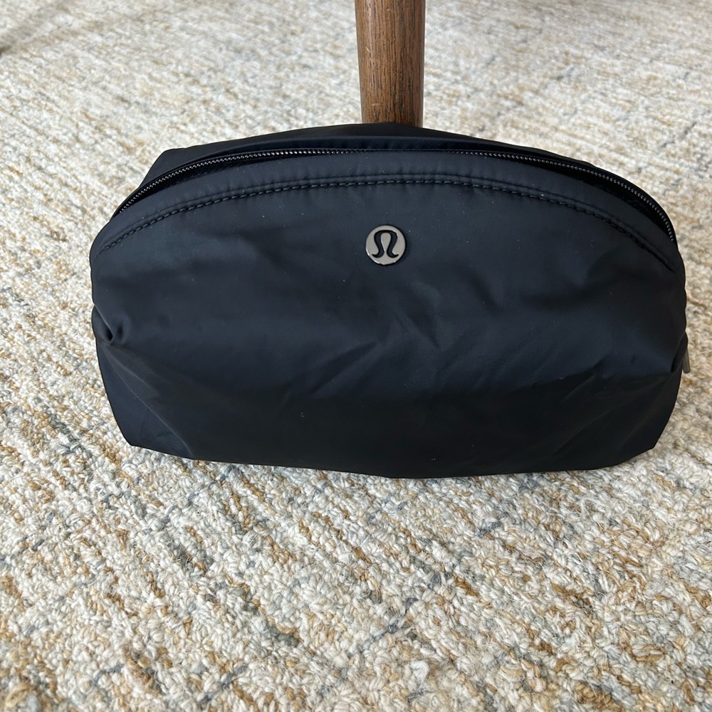 Lululemon make-up pouch